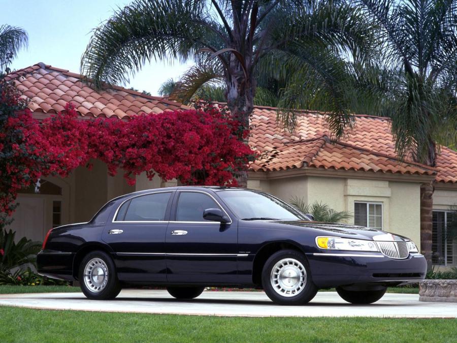  Lincoln Town Car 1998 года  (фото 10 из 77)